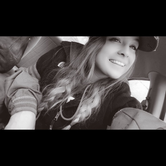 Meet your Posher, Melissa - Picture 1 of 1